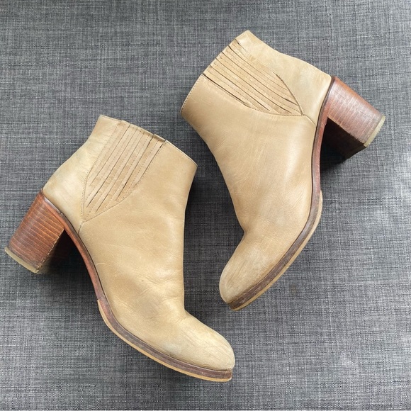 Samantha Pleet Wolverine 1000 Mile Arc Ankle Chelsea Booties - Picture 4 of 9